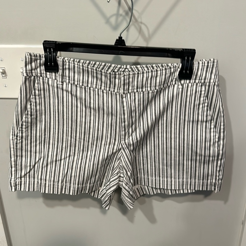 Ny&c size 4 stripe shorts